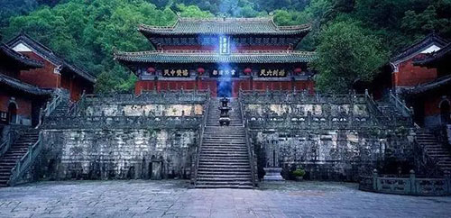 化太岁的简单方法之一：佩戴红绳手链