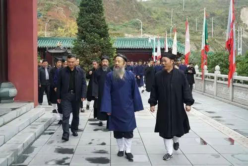 容易散财的风水_需要及时避开这些家居风水了