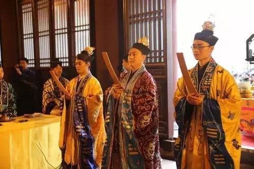 犯太岁，有姐妹们知道怎么拜的呢？